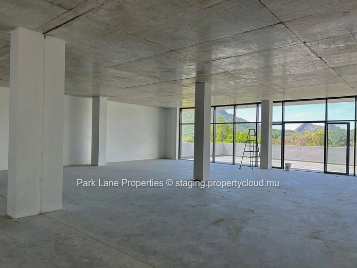 Voici ......Offices : Votre centre d'affaires pour un espace de travail moderne et inspirant