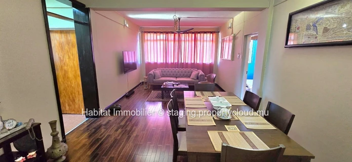 To rent : Unfurnished office space of 110 m², ideally located on the 2nd floor (without elevator) of a building in th...