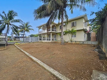6 Bedroom House