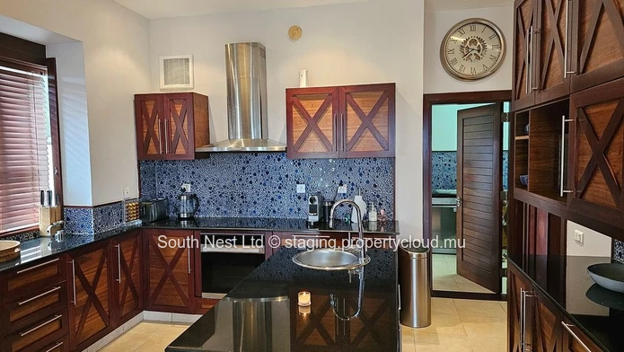 Luxury 5-bed sea view villa 