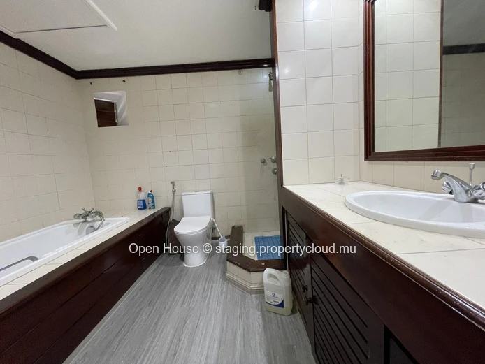 Appartement pieds dans l'eau à vendre à Grand Baie, 147m², 2 chambres