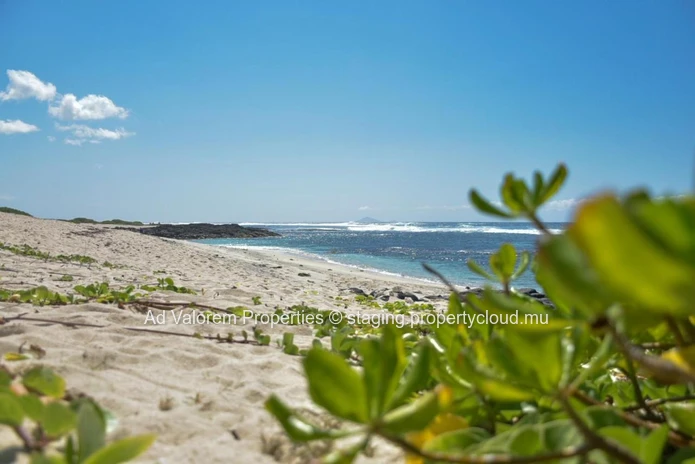 Unique Opportunity - Stunning 3-Bedroom Beachfront Apartment in Poste Lafayette (Sole Mandate)