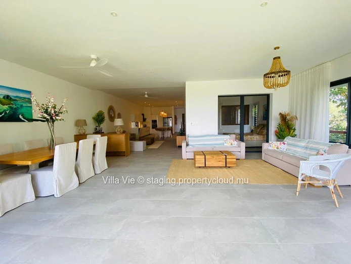 Péreybère - 3-bedroom luxury beachfront apartment (Sole Mandate)