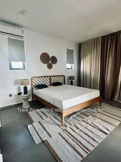 Modern Penthouse with Rooftop Terrace and Pool – Pereybere