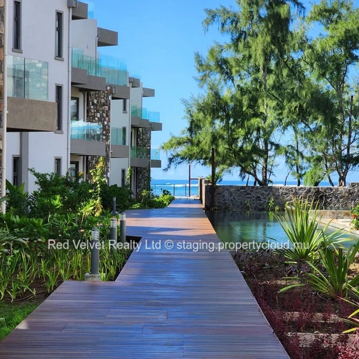 Beachfront Apartment for Rent in Poste Lafayette | 3 Bedrooms | Sea View