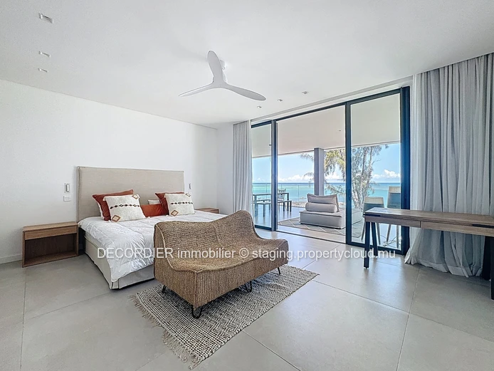 Beachfront – Luxury by the Ocean