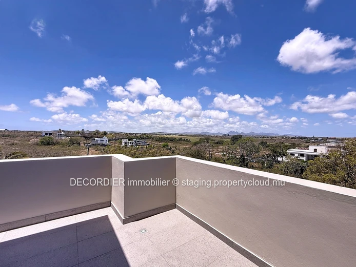 Penthouse located in a complex with elevator and shared swimming pool