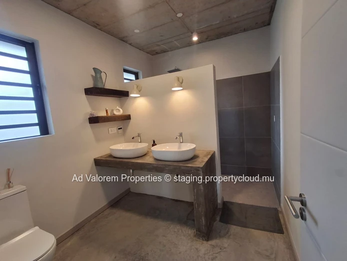 Spacious House for Rent in Constance – Large Plot, Pool & Lush Green Surroundings
