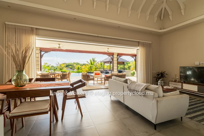 Contemporary Single Storey Villa with Sunset Views