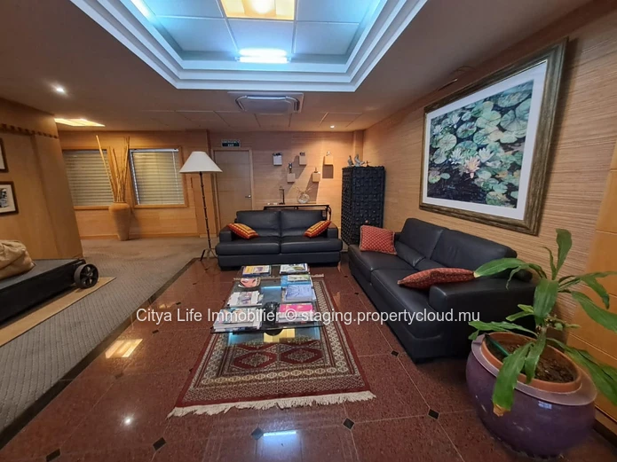 Office - 377 m²