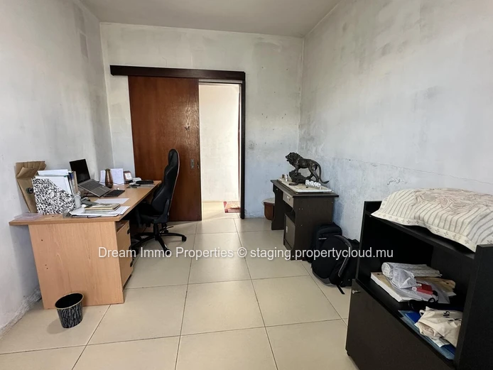Spacious House With Mountain View & Close To Amenities In Coromandel - Mauritius