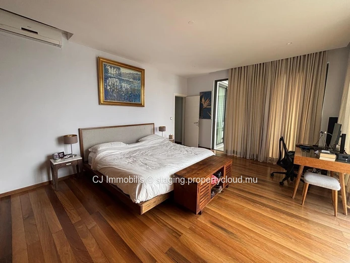 Roches Noires a vendre un penthouse avec vue mer (Mandat exclusif)