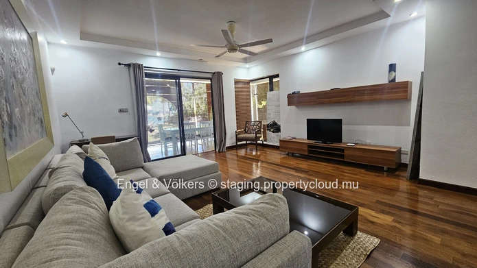 Elegant 3-Bedroom Beachfront Apartment with sea view