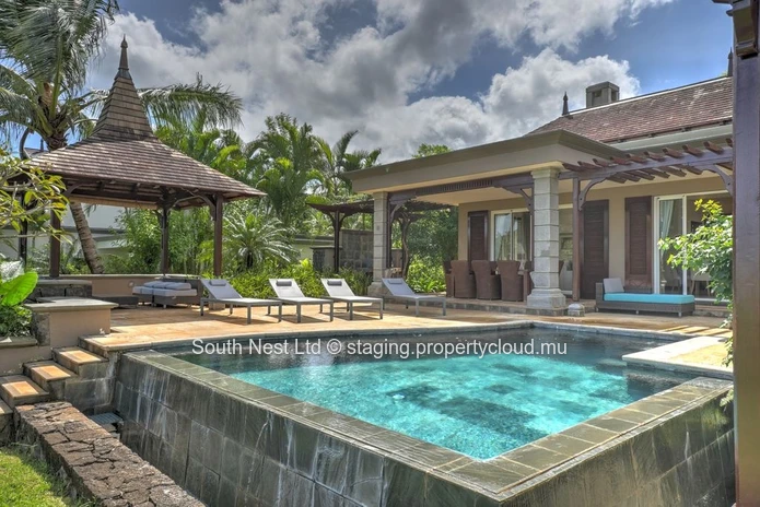 Exceptional Villa with sea view and beach access 