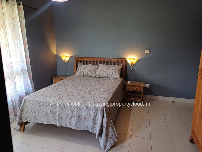 A vendre - Ensemble residentiel securisé- Townhouse/Duplex semi meublée - proche centre Grand Baie (Mandat exclusif)