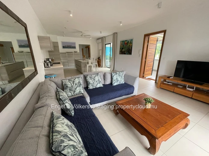 Stunning 2-Bedroom Apartment with views of the marina and mountains - Excellent Rental Investment