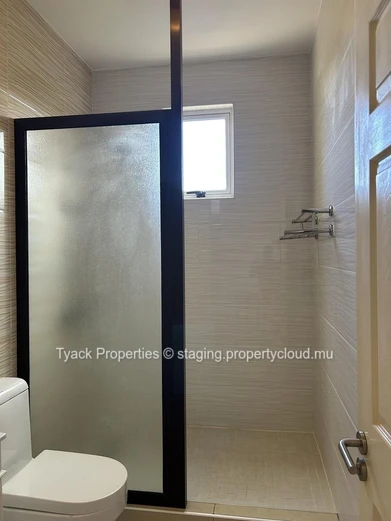 Modern 3-Bedroom Duplex with Jacuzzi Near the Beach – RES Scheme