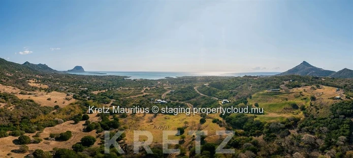 Contemporary 4-bedroom villa with panoramic views of the ocean and Le Morne