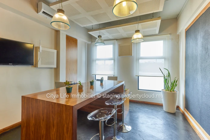Bureau de 548 m² à Calebasses
