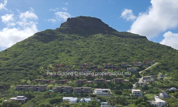 Luxurious 5-Bedroom Villa for Sale at Legend Hill – Infinity Pool & Full Resort Services