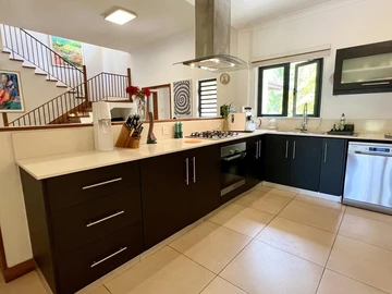 5 Bedroom Villa