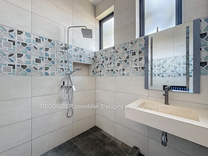 Propriété avec 4 appartements