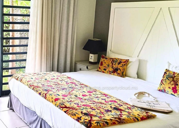Villa PDS 181m², 3 chambres, piscine privée, proche bus et golf, meublée, climatisée, lumineuse.  à Rivière Noire.