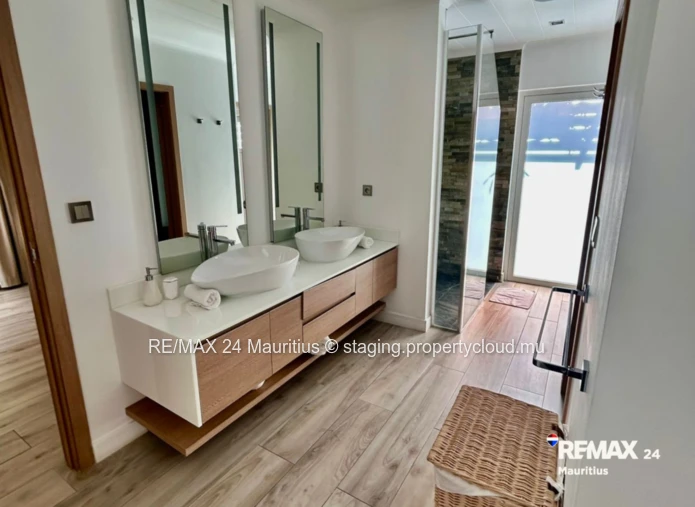 Elegant Villa for Sale – Clos du Littoral, Grand Baie