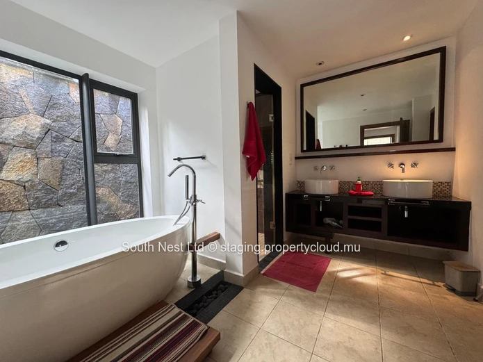 Exceptional villa in the heart of a private estate