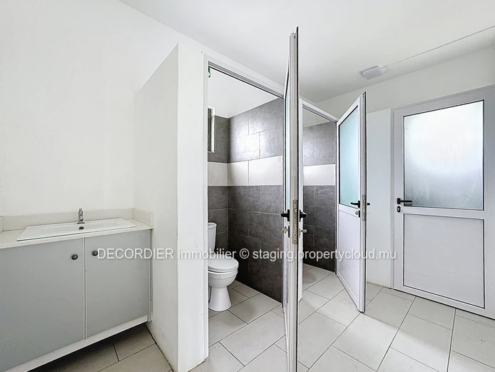 Beautiful Property for Rent – Ideal for Residential or Commercial Use