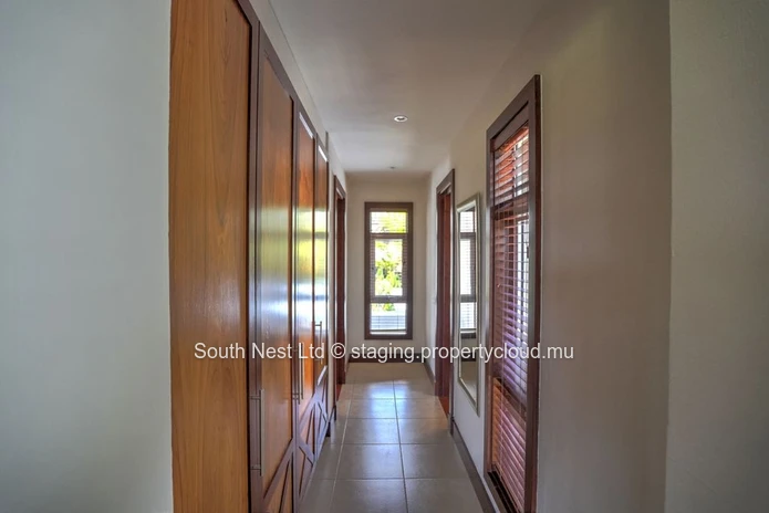 Exceptional Villa with sea view and beach access 