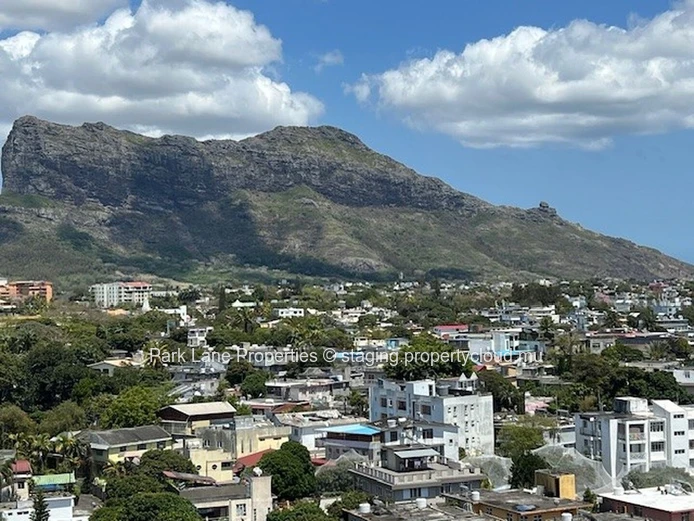 Ideal Office Space in the Heart of a Vibrant District 