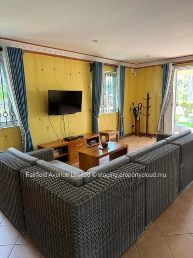 Furnished villa for rent in Bain Boeuf, Pereybere. 150m², 4 bedrooms, outdoor area with shared pool, close to all ame...