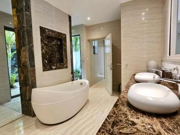5 Bedroom Villa
