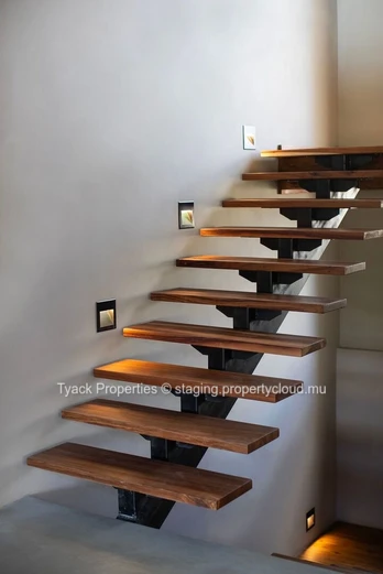 Appartement G+2 à Vendre à Pointe Aux Cannoniers – Rez-de-Chaussée Luxueux avec Accès Jardin
