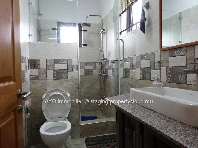 3 bedroom Duplex with common swimming pool and few minutes from Mon Choisy beach