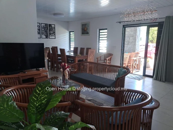 NEW MAURITIAN VILLA, for sale in Calodyne, 210m², 4 bedrooms, private pool, close to the sea, furnished, Rs.