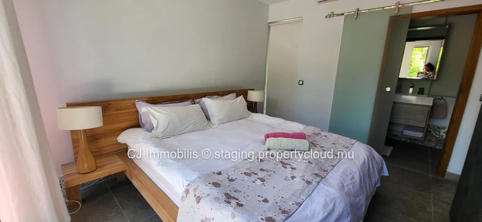 A vendre a Pereybere magnifique dernier etage en front de mer