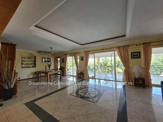 Exceptional 5-Bedroom Villa for Sale in Gated Residence – Black River