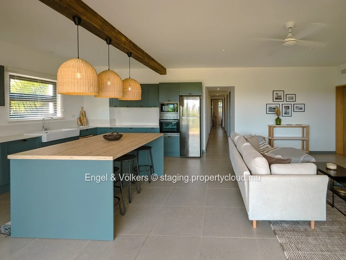 Ocean Serenity: Luxurious Sea Front Apartment