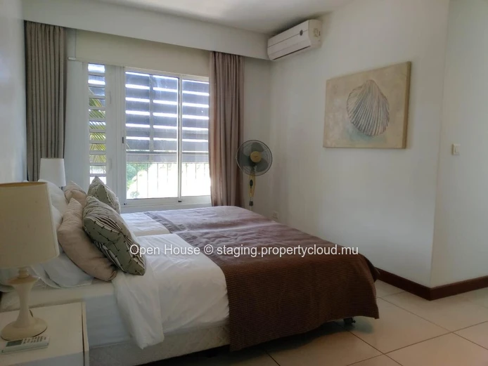 Superb beachfront Penthouse for sale in Pointe aux Biches, 3 bedrooms, communal pool, price Rs 28M. Don't miss out!