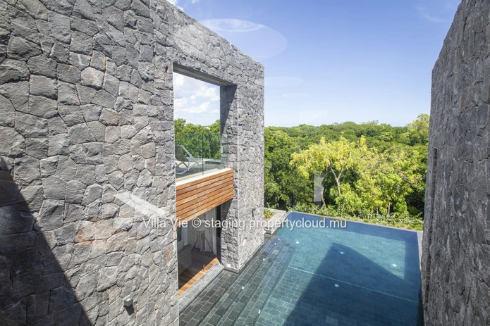 Haute Rive - Luxurious 5 bedroom villa with small river access
