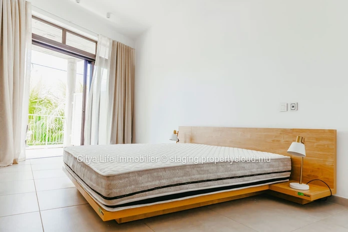 REZ+2 à vendre à Pointe aux Canonniers, 165m², 3 chambres, bureau, piscine commune. Terrain en toute propriété. Rs.