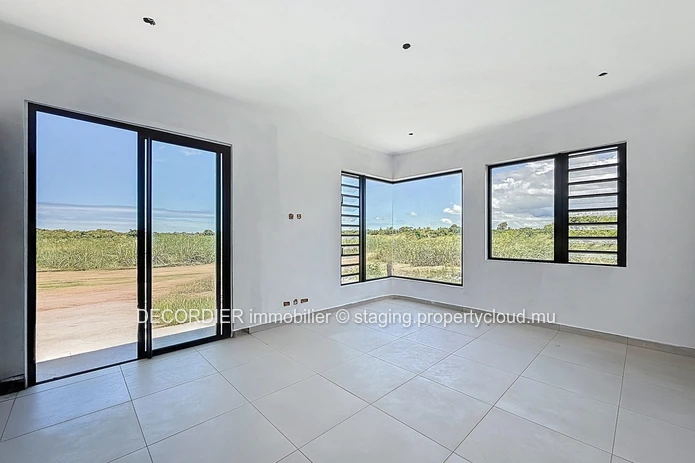 Contemporary Single-Storey Villa with Swimming Pool