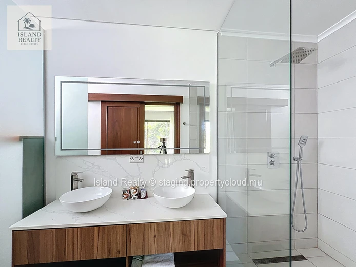 Apartment available to foreigners – 4 rooms – Pointe aux Canonniers.