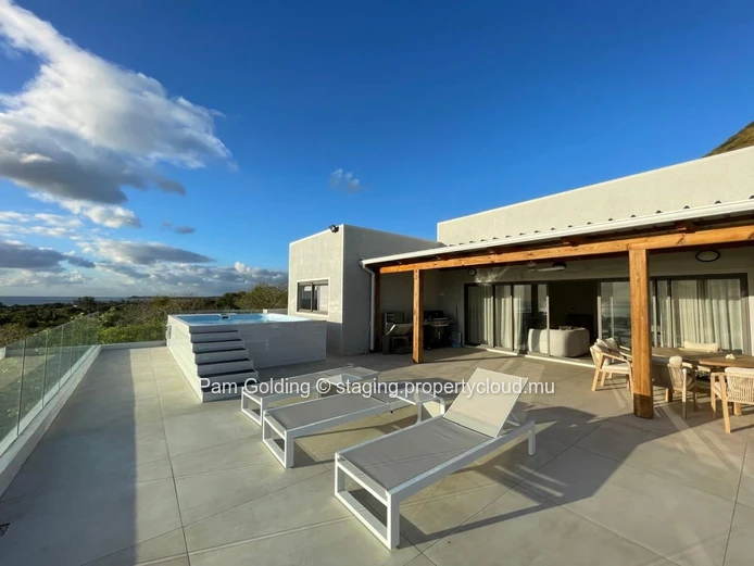 Penthouse for rental in Tamarin.