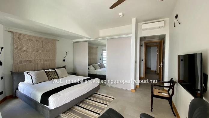 3 bedroom beachfront apartment in Pereybere