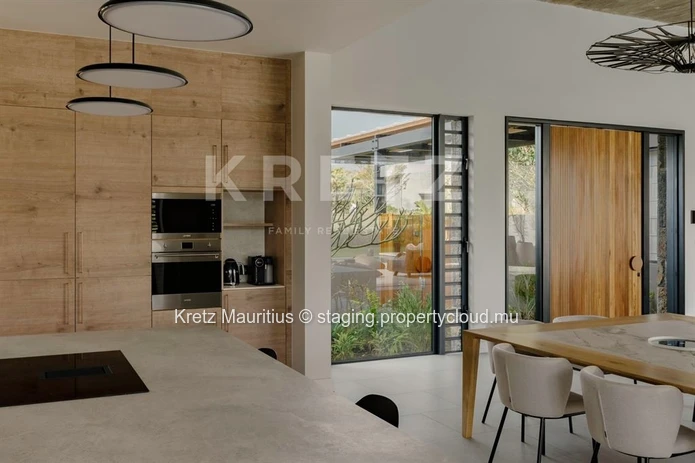 Exceptional golf-front villa, designed for entertaining