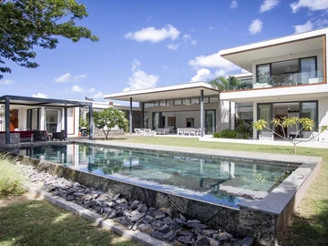 5 Bedroom Villa