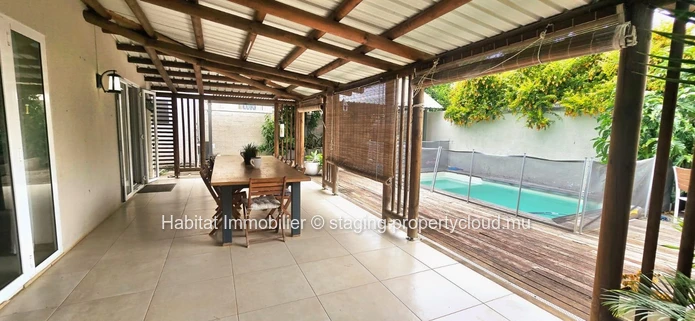 Charmante maison meublée et équipée de 200 m², sur un terrain de 168 toises, idéalement située à Tamarin
